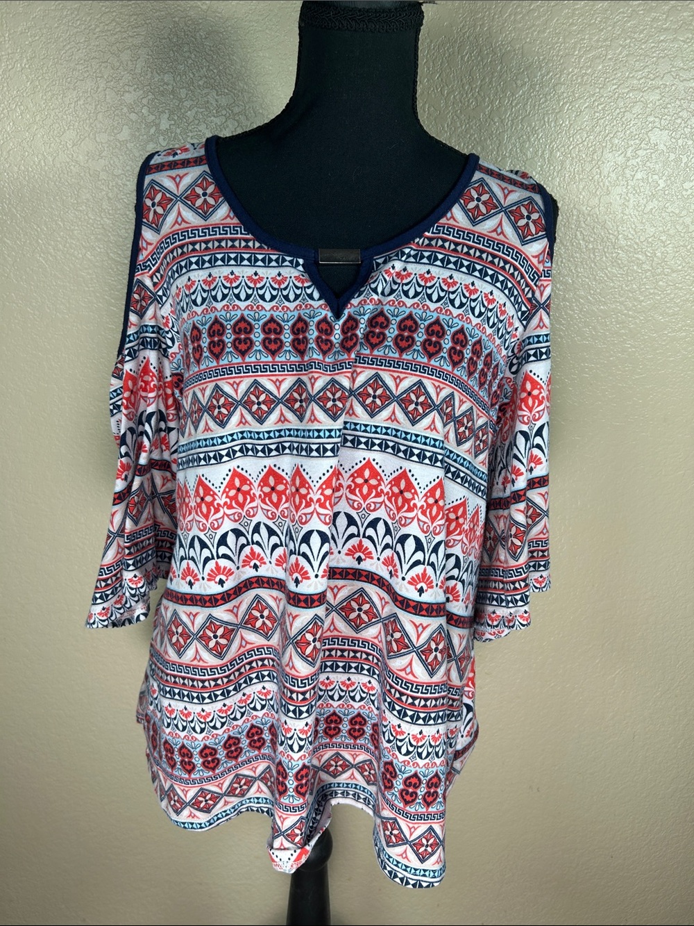 Bobeau Size Large Cold Shoulder Boho Print Knit Top Red Blue White